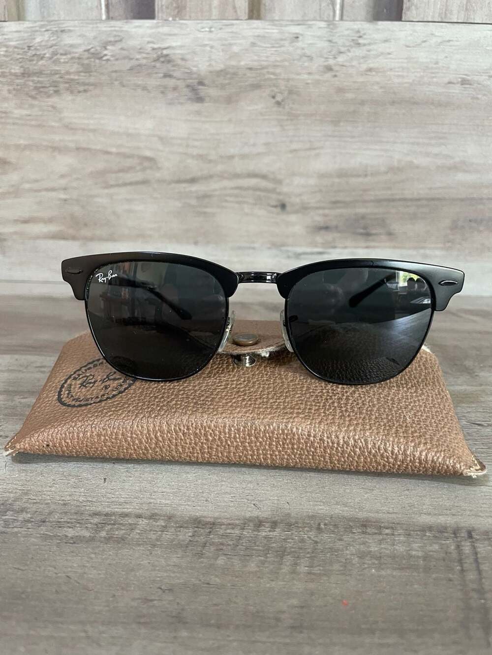 Ray-Ban Clubmaster Classic RB3016 Sunglasses in Black and Gold